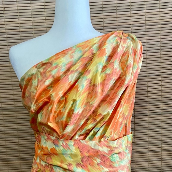 Bright, beautiful, floral and perfect with a tropical drink in hand. - Picture 5 of 15